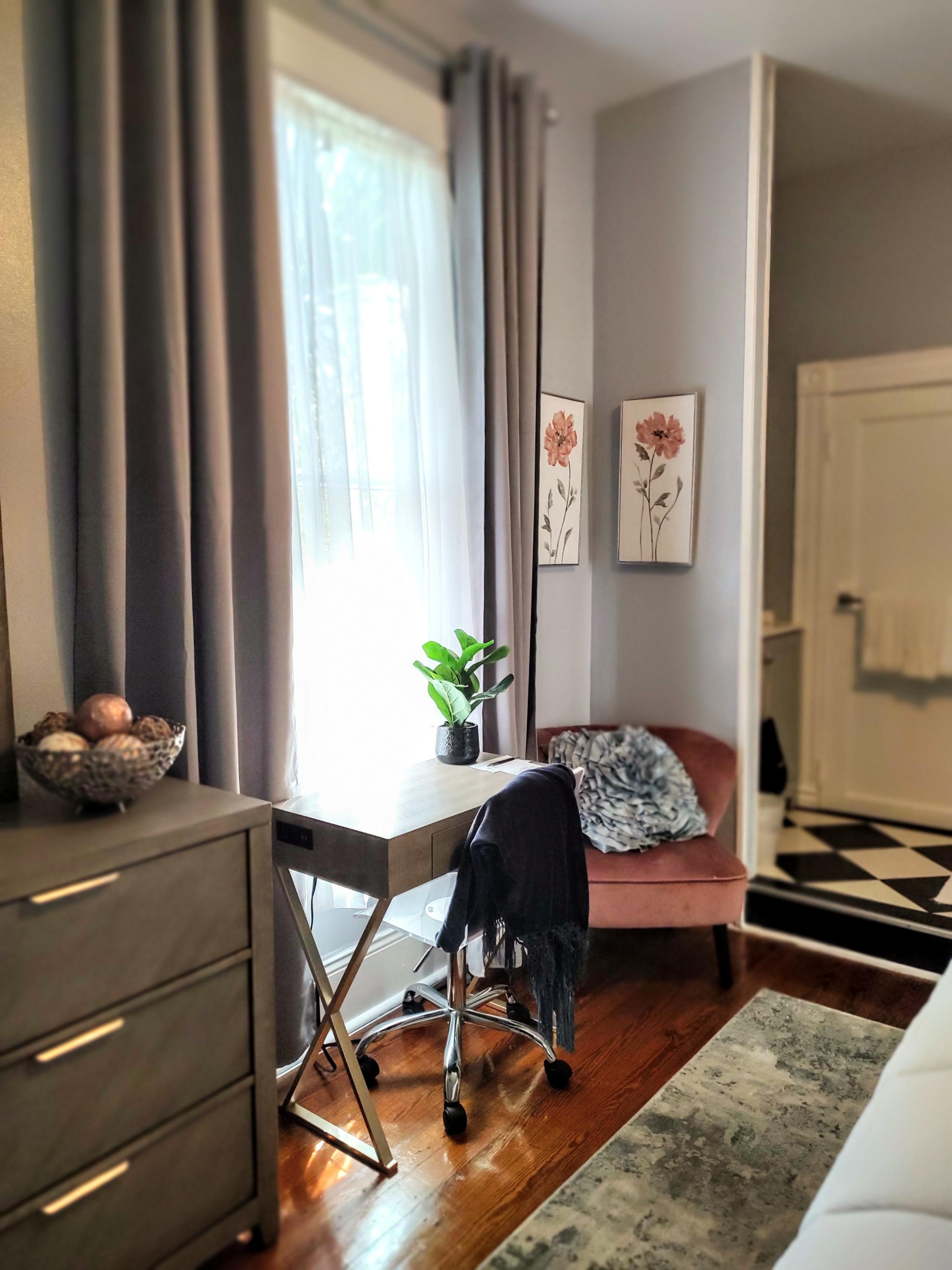 Suite-3-Bedroom-Desk.webp